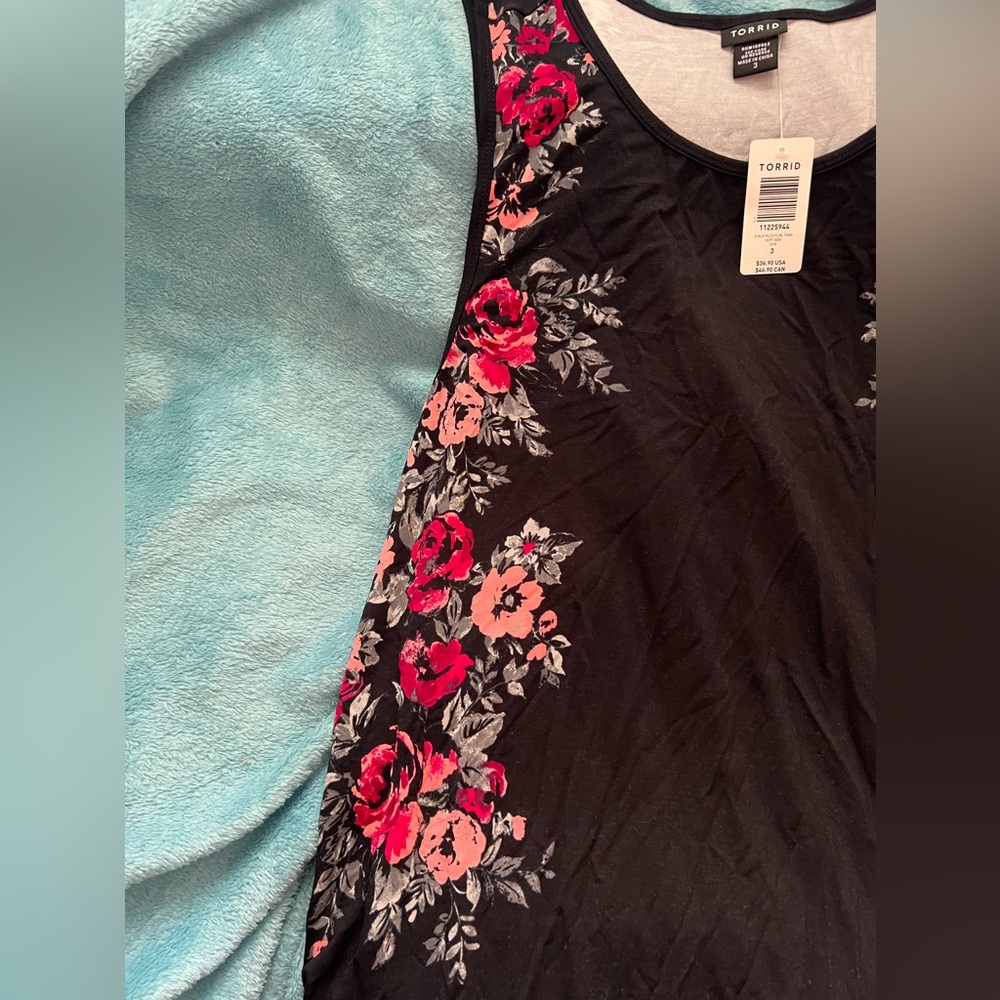 Black floral tank - Picture 6 of 7